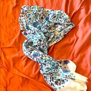 C Blue and White Floral Scarf Wrap